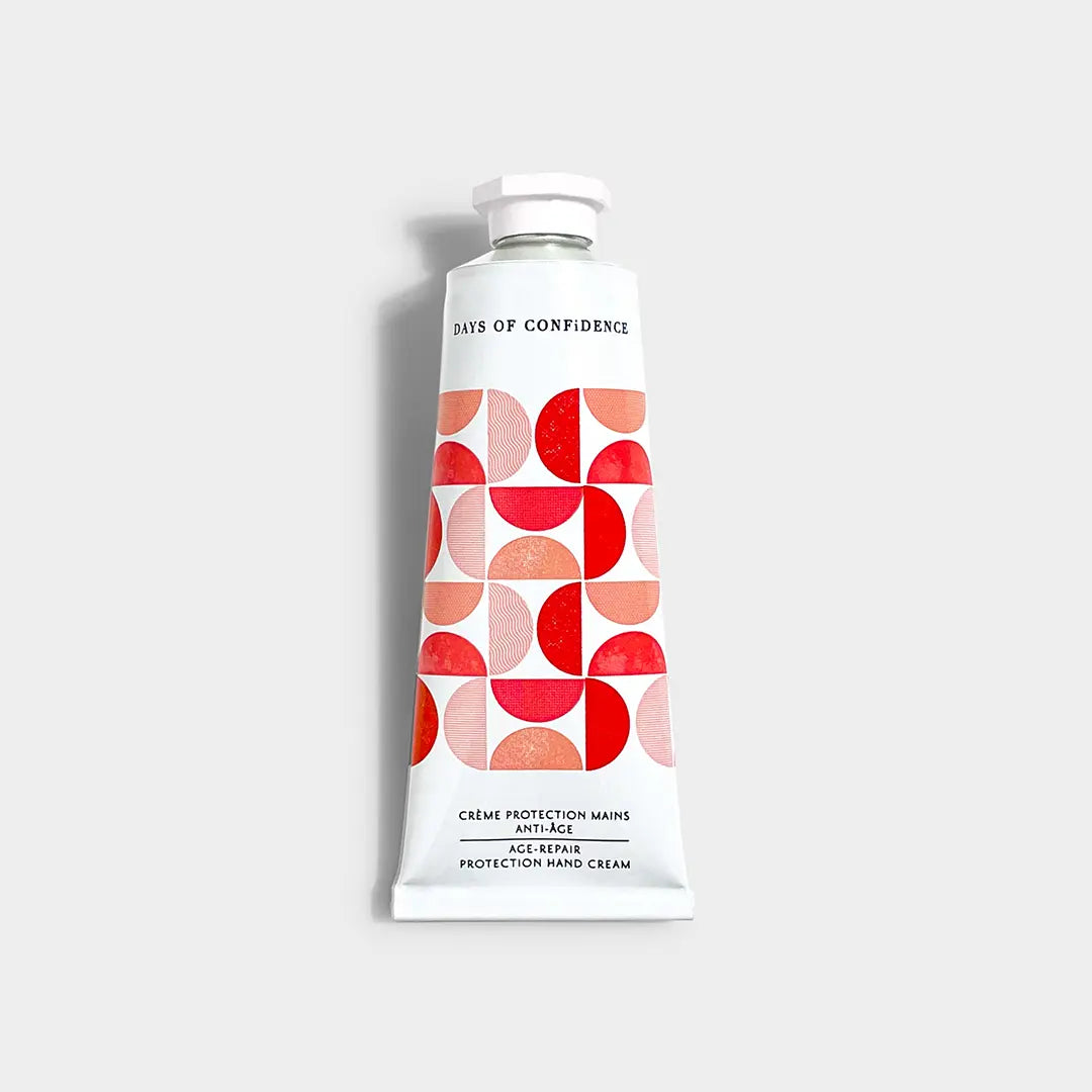 photo packshot sur fond blanc crème pour les mains tube rouge et blanc anti vieillissement des mains et anti taches creme anti age taches sur les mains creme main anti age creme pour les mains anti taches brunes