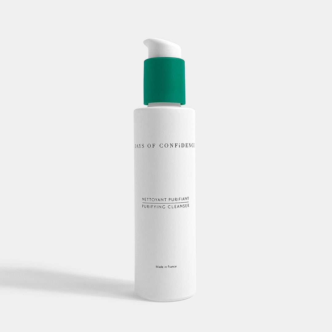 packaging produit nettoyant purifiant blanc et vert doux days of confidence argile kaolin extraits floraux détoxifie débarasse impuretés et pollution fabriqué en france acne clean beauty mousse nettoyante visage nettoyant pour visage  mousse nettoyante visage peau sensible nettoyant purifiant visage nettoyant visage bio nettoyant visage doux nettoyant visage naturel